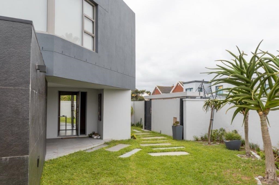 To Let 3 Bedroom Property for Rent in Sunset Beach Western Cape